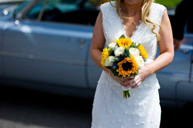 aspect photography bride sunflower bouquet